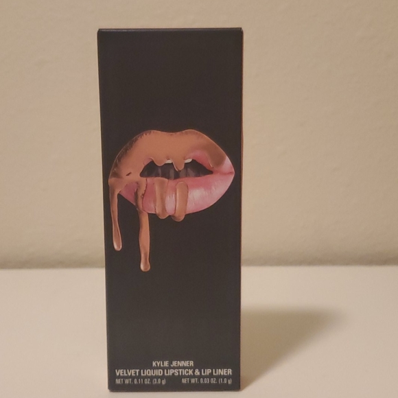 Kylie cosmetics velvet lip kit